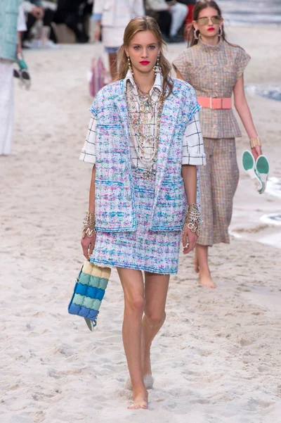 Look 14